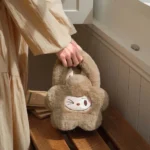 Bolsa marrón de peluche con flores de la serie clásica de Labubu The Monsters 3