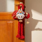 Decoración de puerta de peluche para celebrar el Año Nuevo de la Serpiente Adinerada de Labubu 2