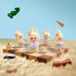Tarjeta colgante de vinilo de peluche de la serie Let’s Checkmate de LOS MONSTRUOS 4