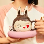 Taza de cerámica de la serie Labubu The Monsters Atrápame si te gusto 2